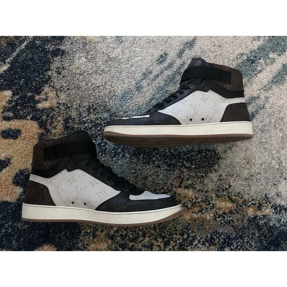 AUTHENTIC LOUIS VUITTON RIVOLI TRIPLE MONOGRAM SNEAKERS LV SZ 9(fits USA 10)